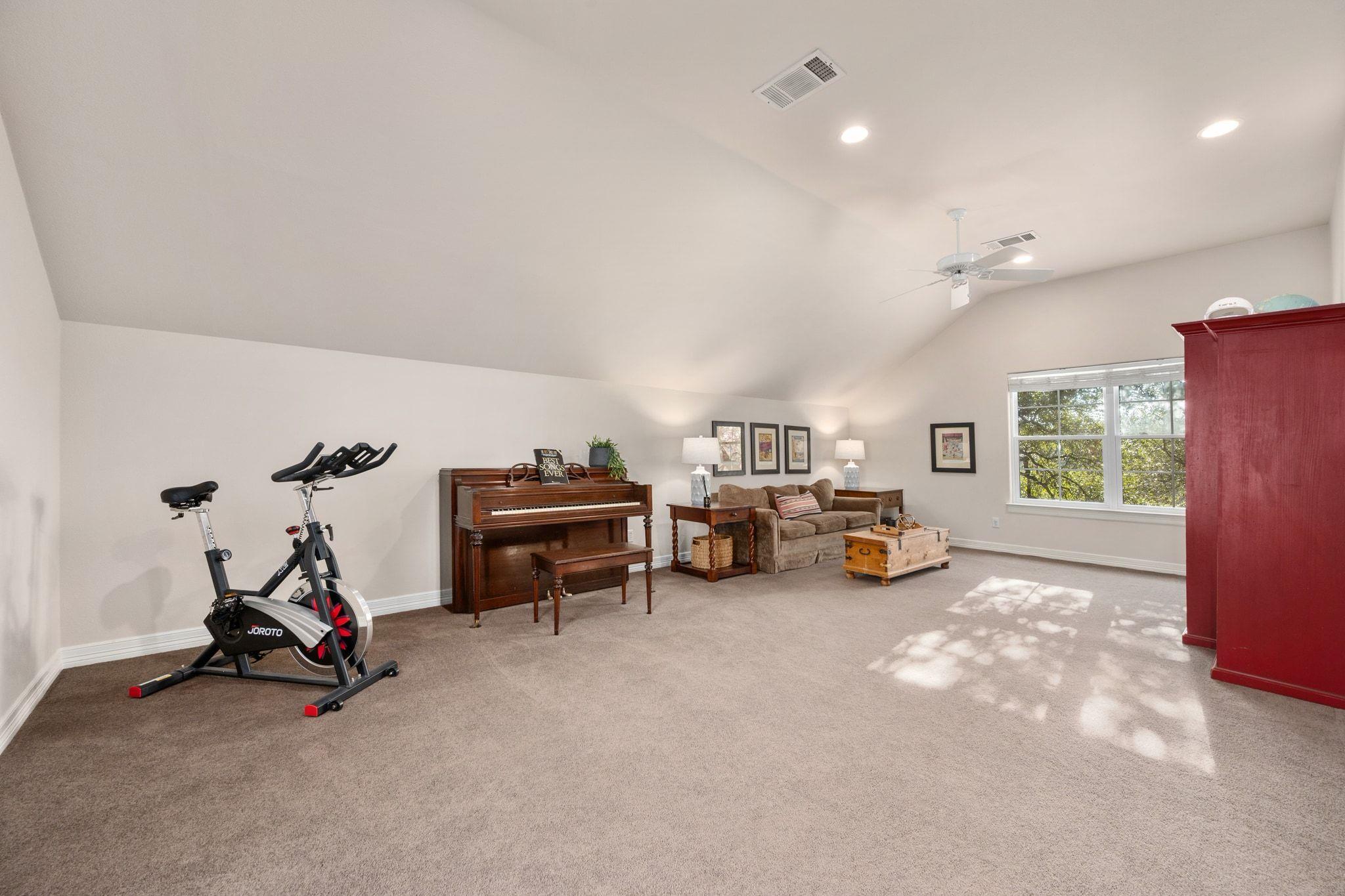 1305 Constant Springs DR