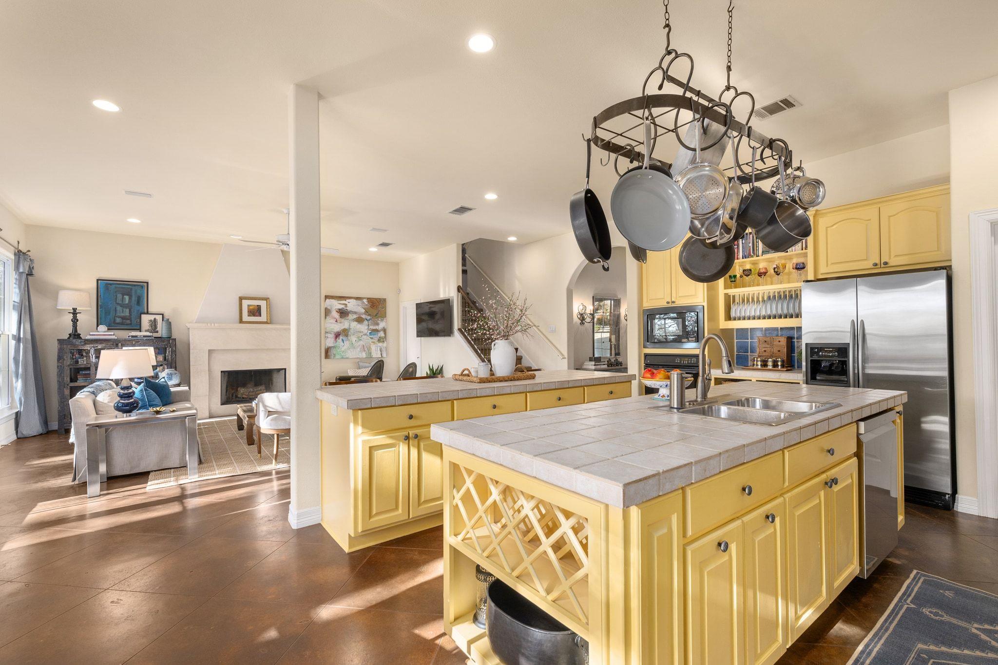 1305 Constant Springs DR