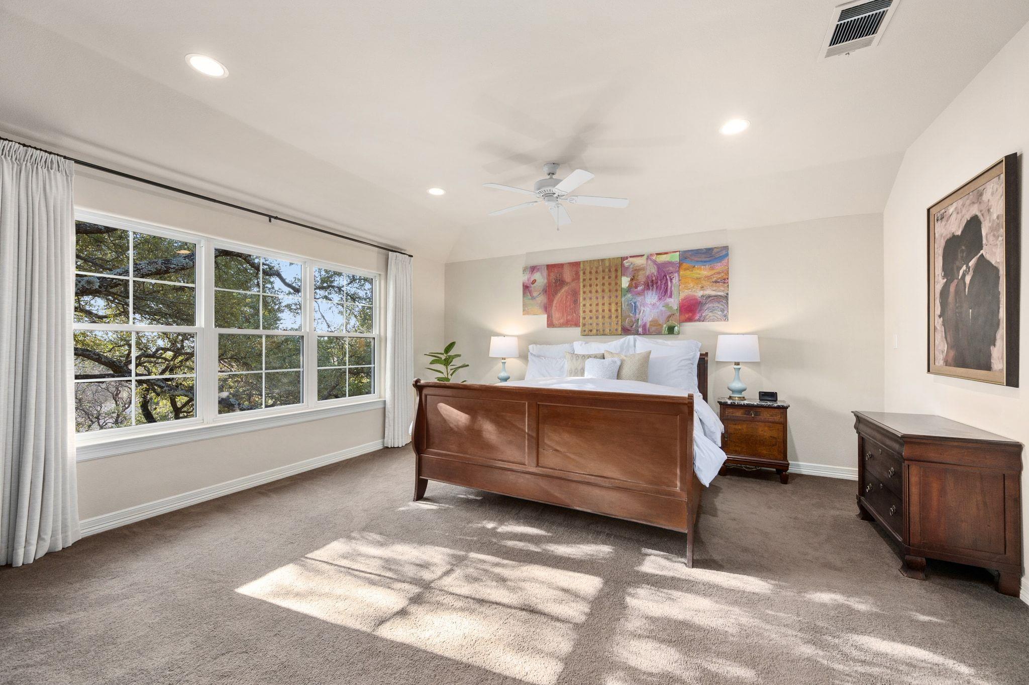 1305 Constant Springs DR