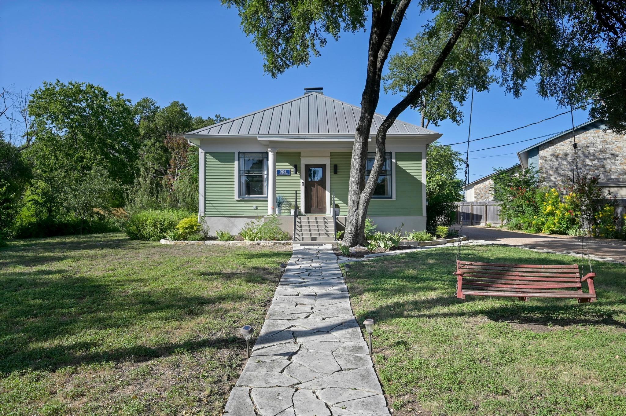 1603 Taylor Gaines ST