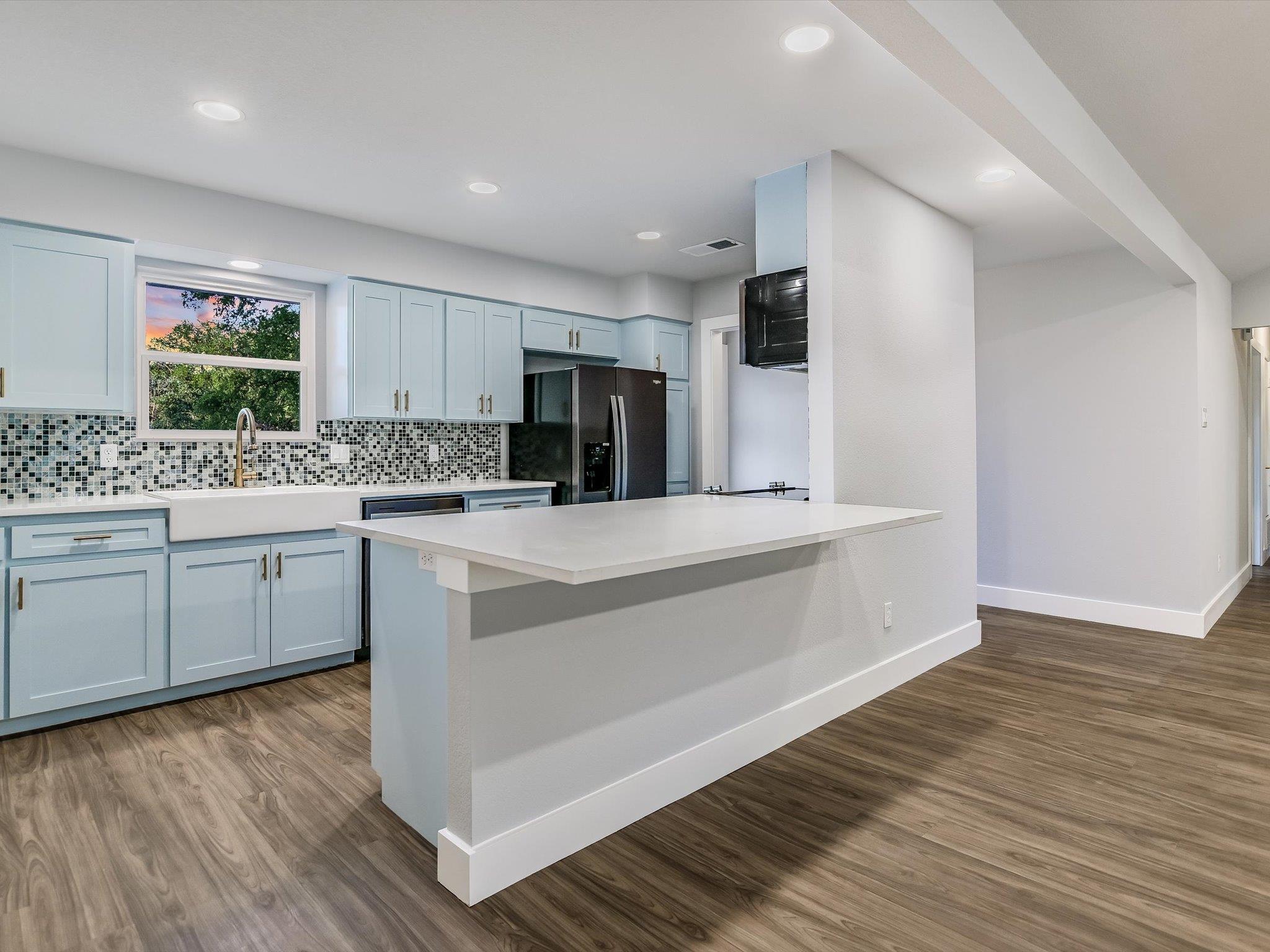 353 San Gabriel Oaks DR