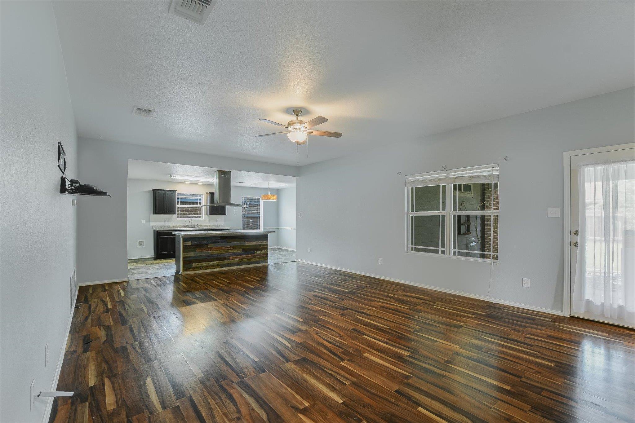 2415 Washington DR