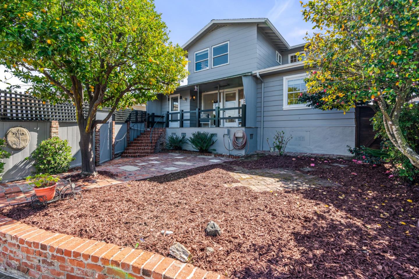 611 Santa Susana AVE