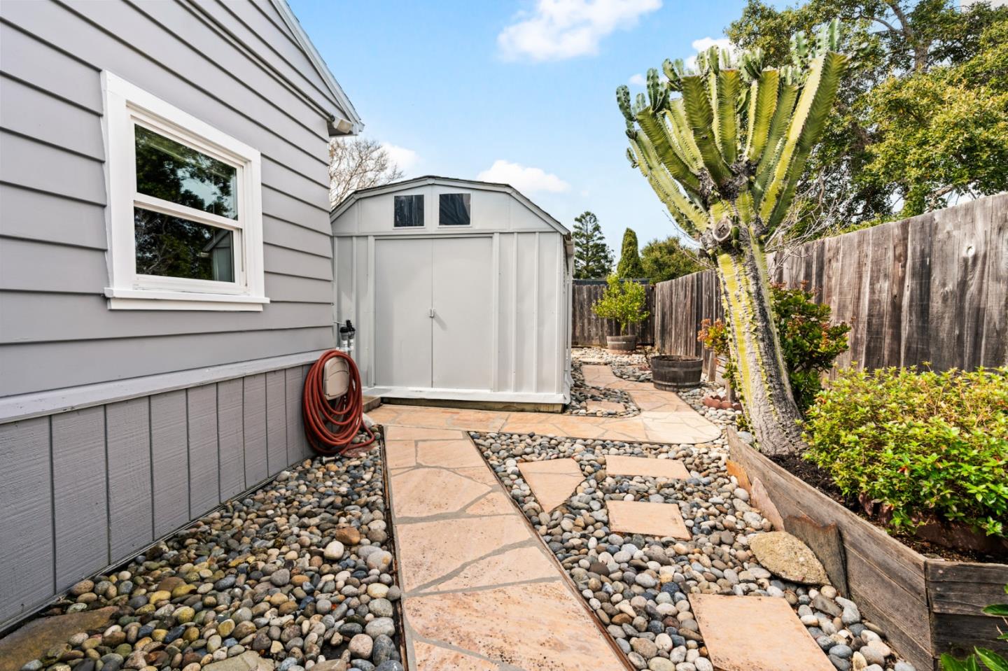 611 Santa Susana AVE