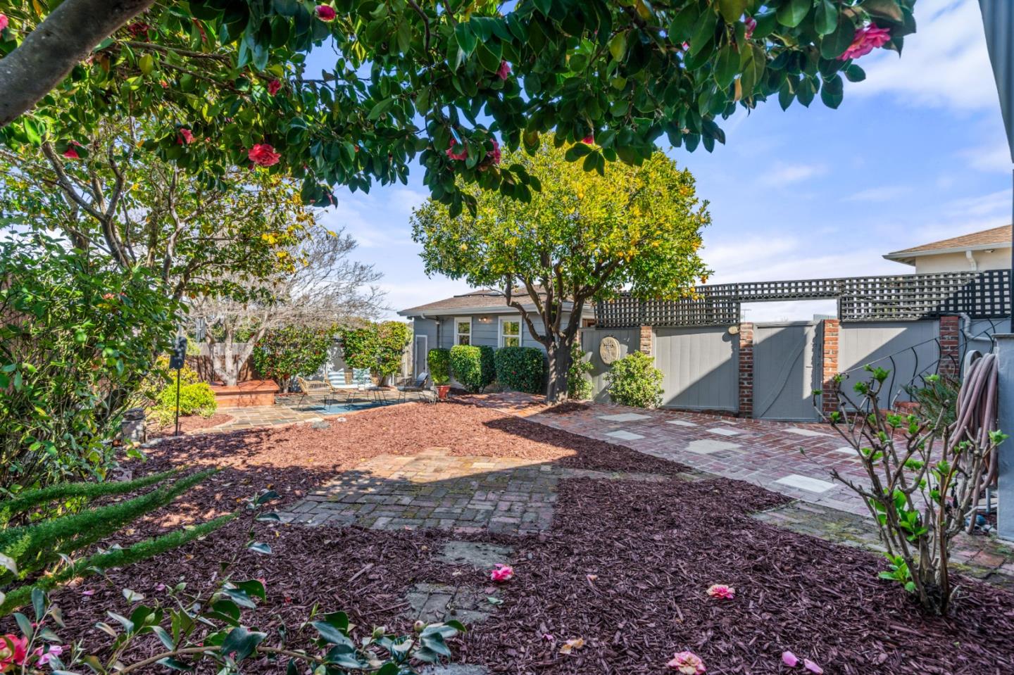 611 Santa Susana AVE