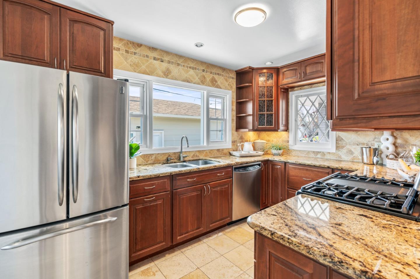 611 Santa Susana AVE