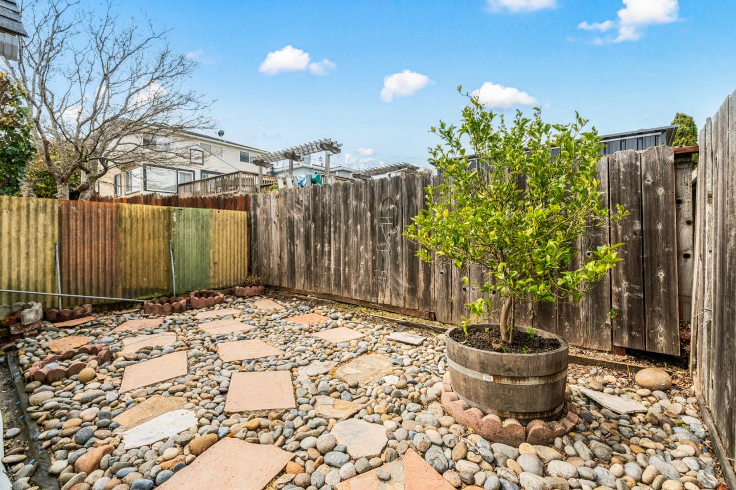 611 Santa Susana AVE