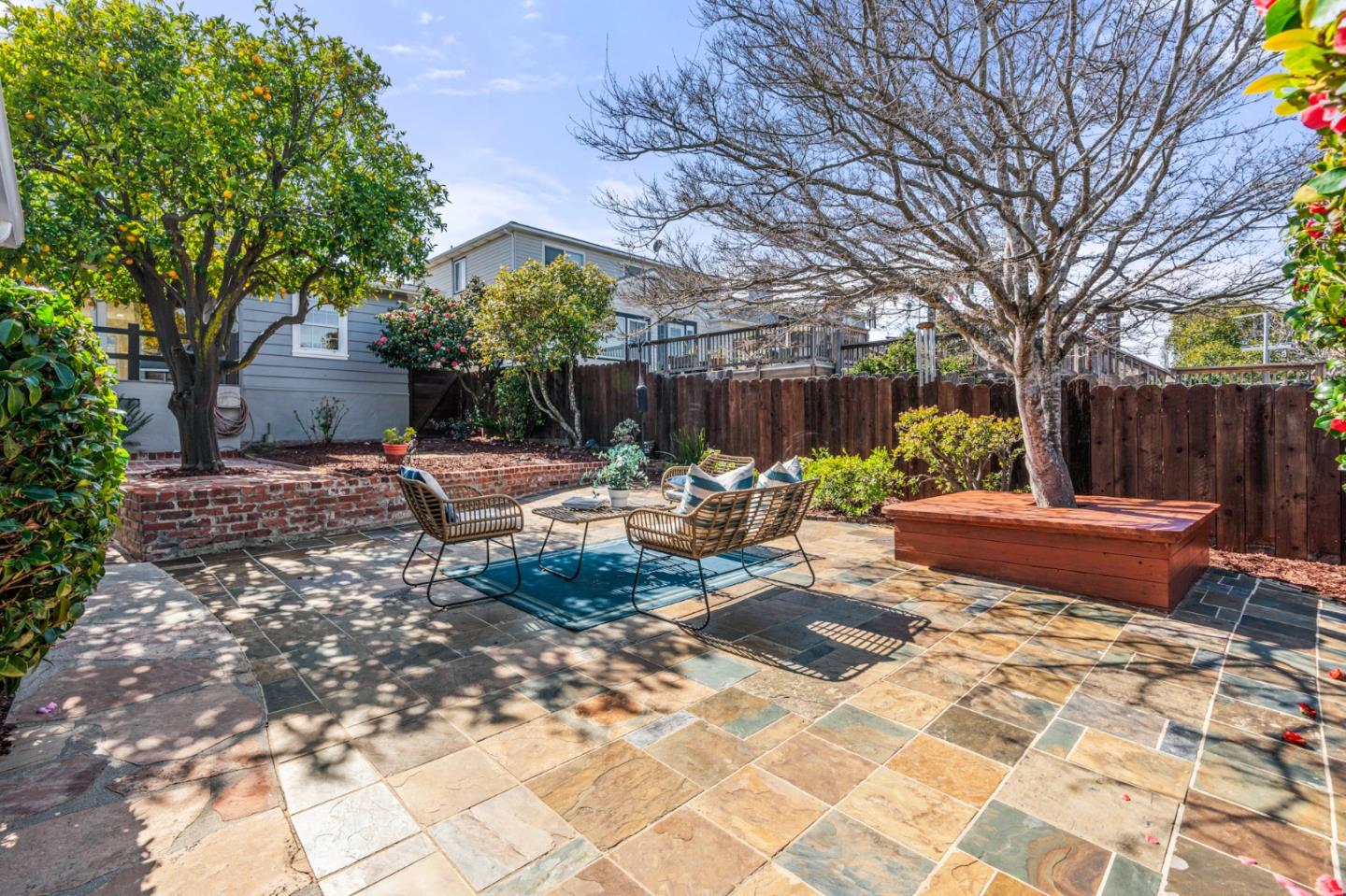 611 Santa Susana AVE