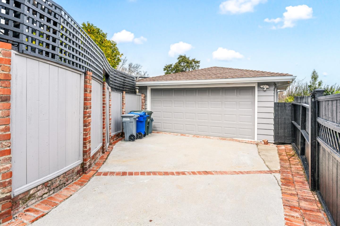 611 Santa Susana AVE