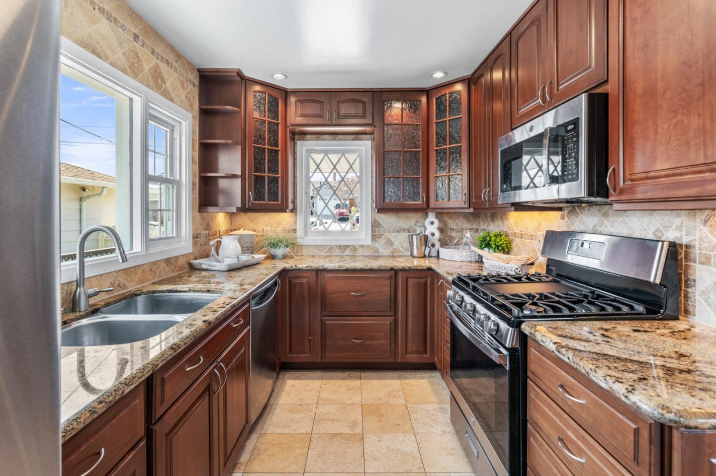 611 Santa Susana AVE