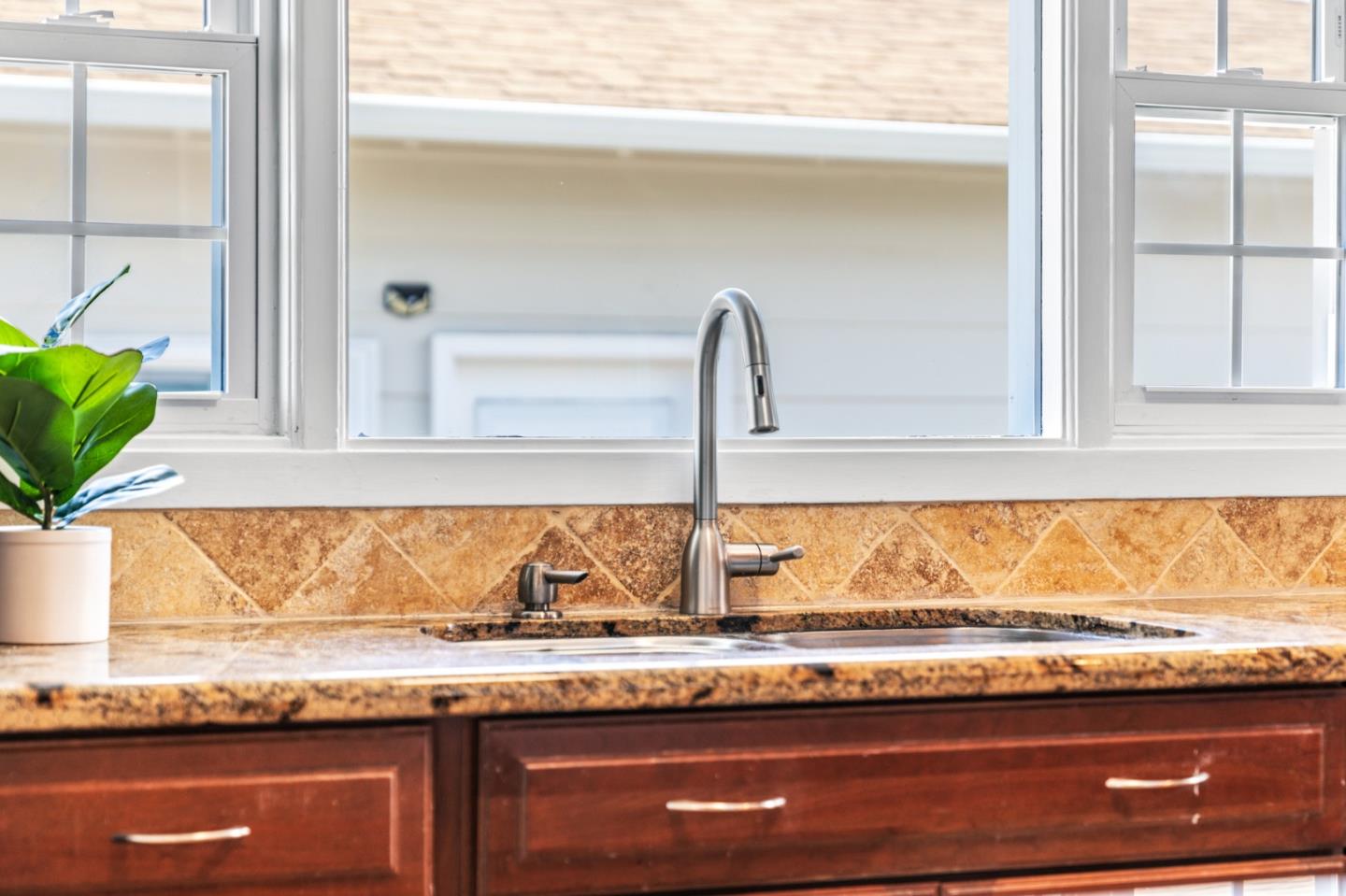 611 Santa Susana AVE