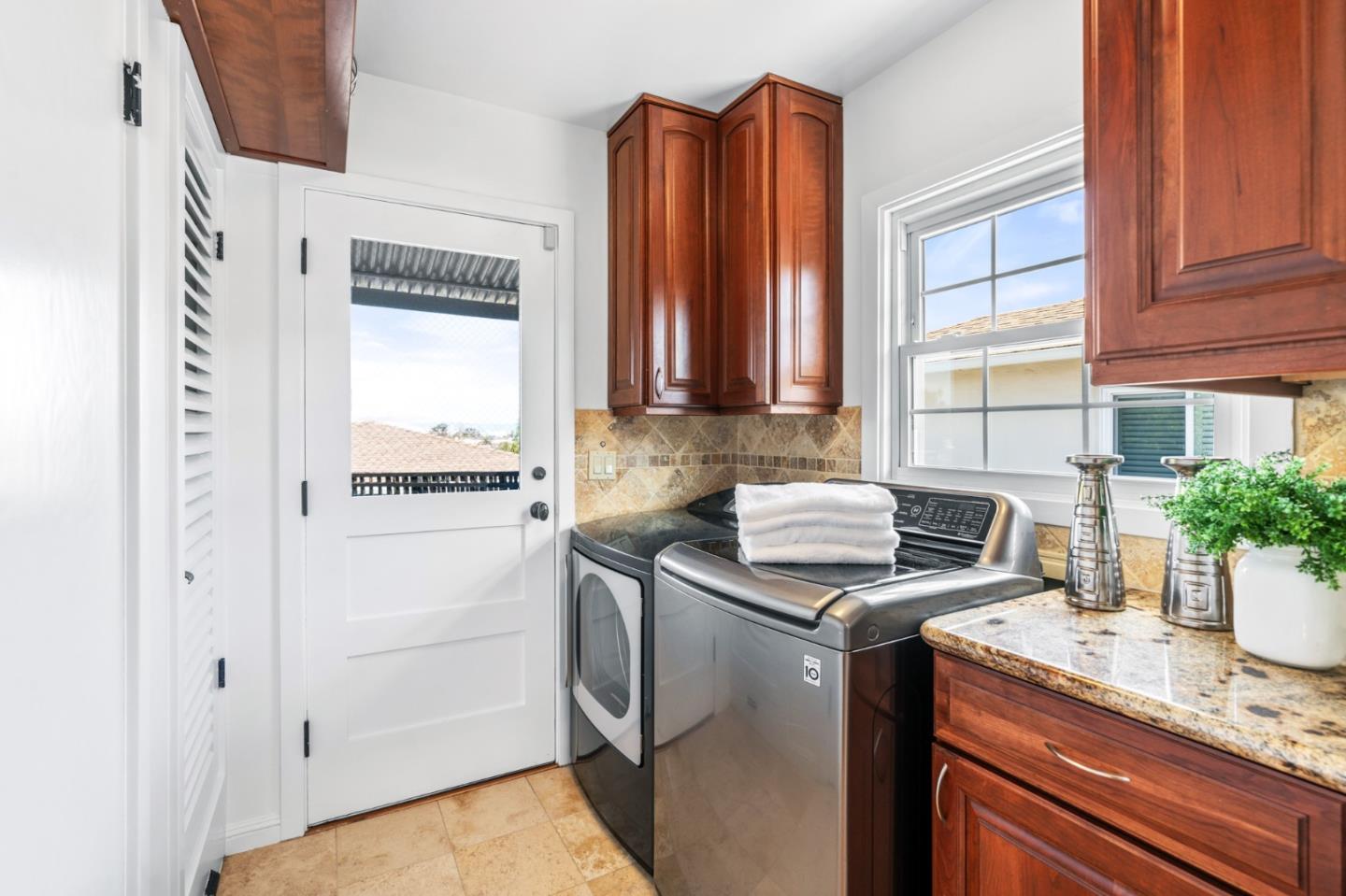 611 Santa Susana AVE