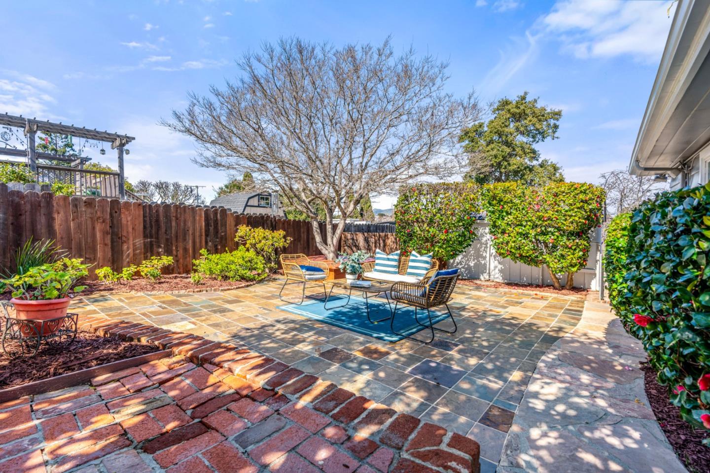 611 Santa Susana AVE