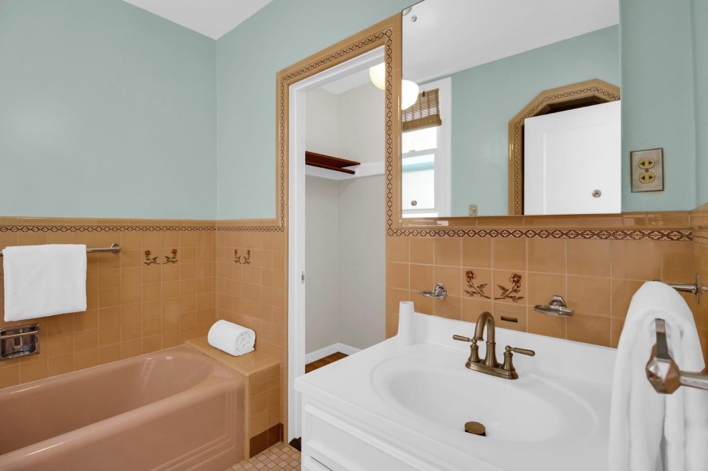 152 Rae AVE