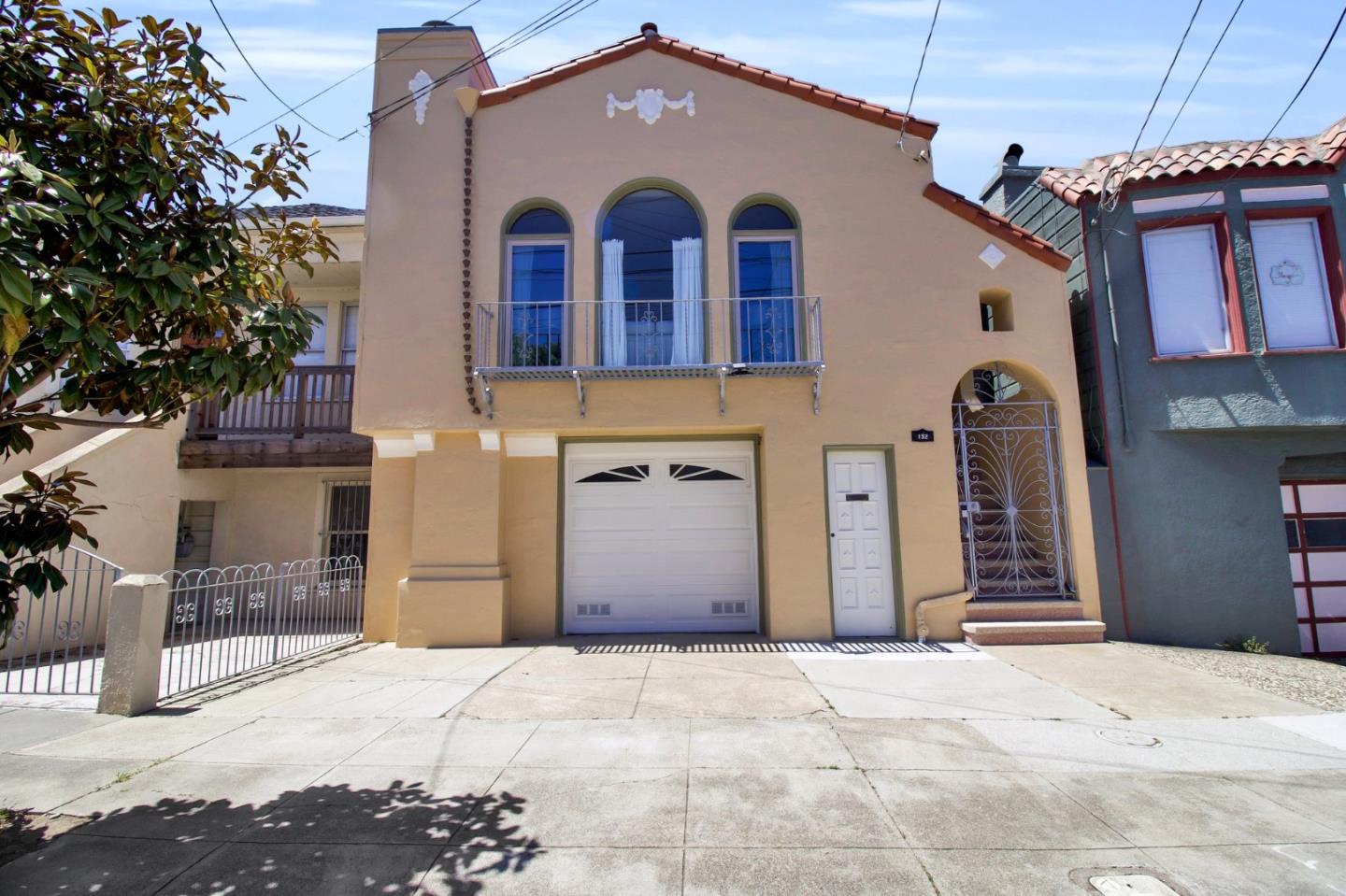 152 Rae AVE
