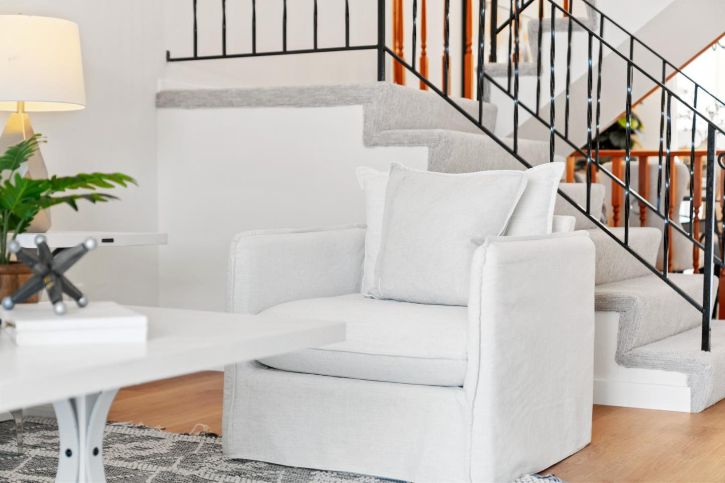 3949 Fairfax WAY