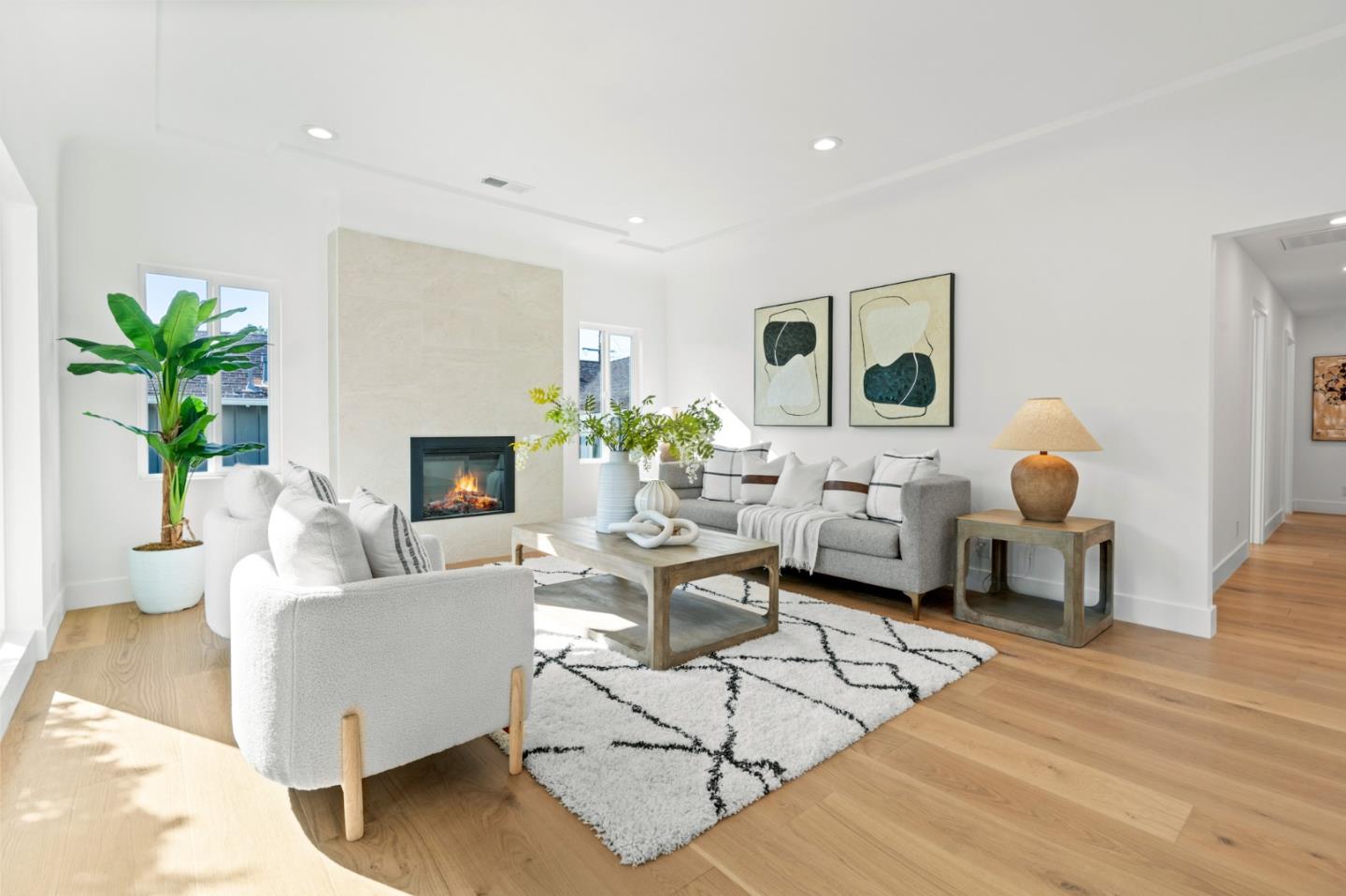 880 Laguna AVE