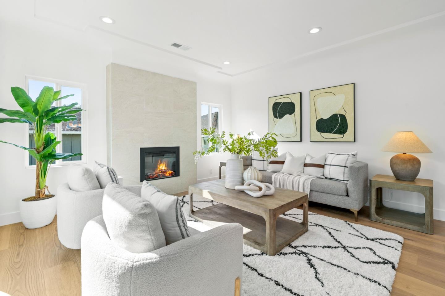 880 Laguna AVE