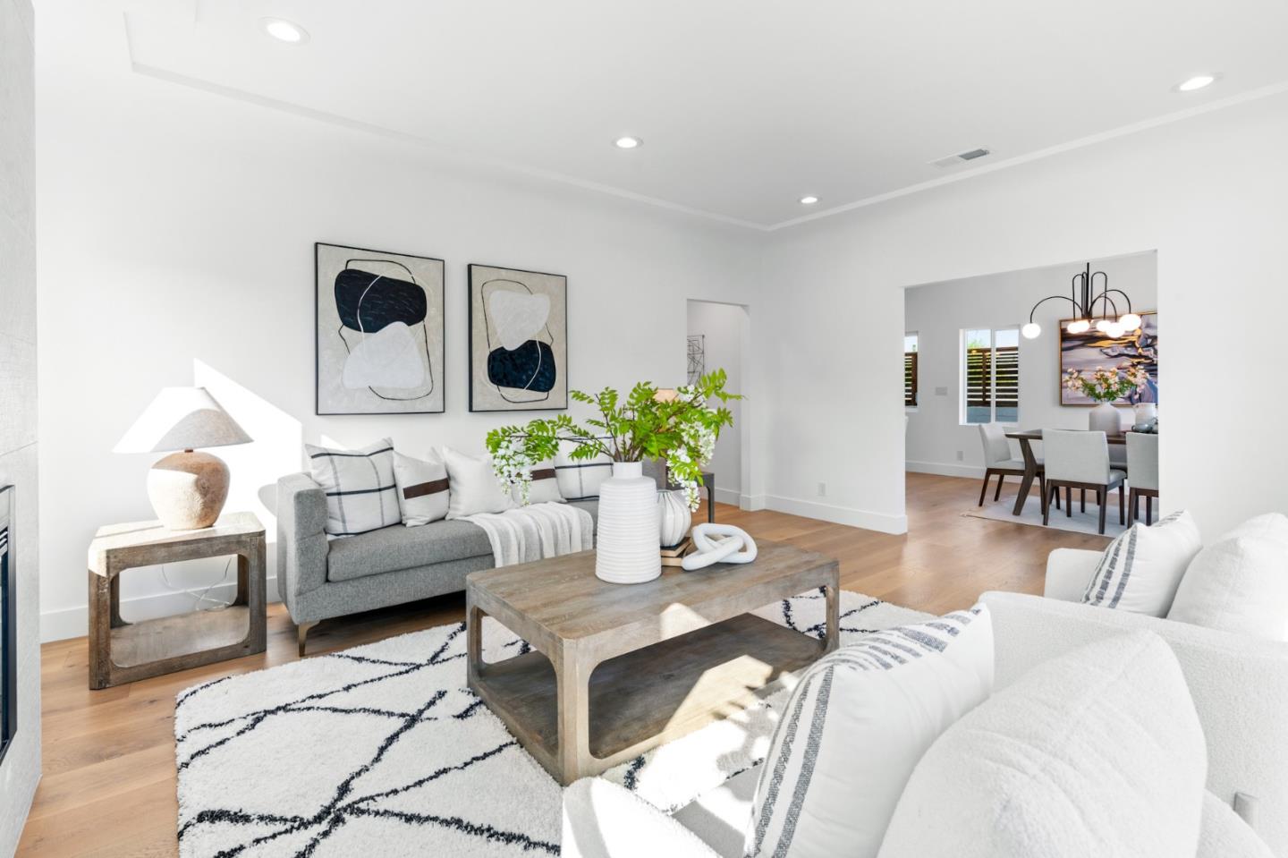 880 Laguna AVE
