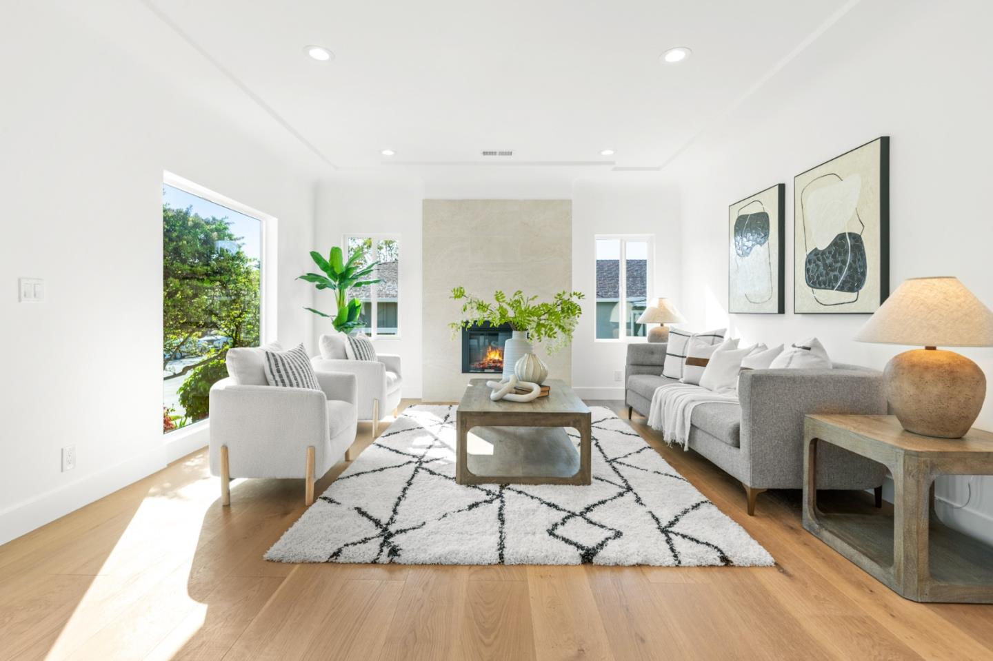 880 Laguna AVE