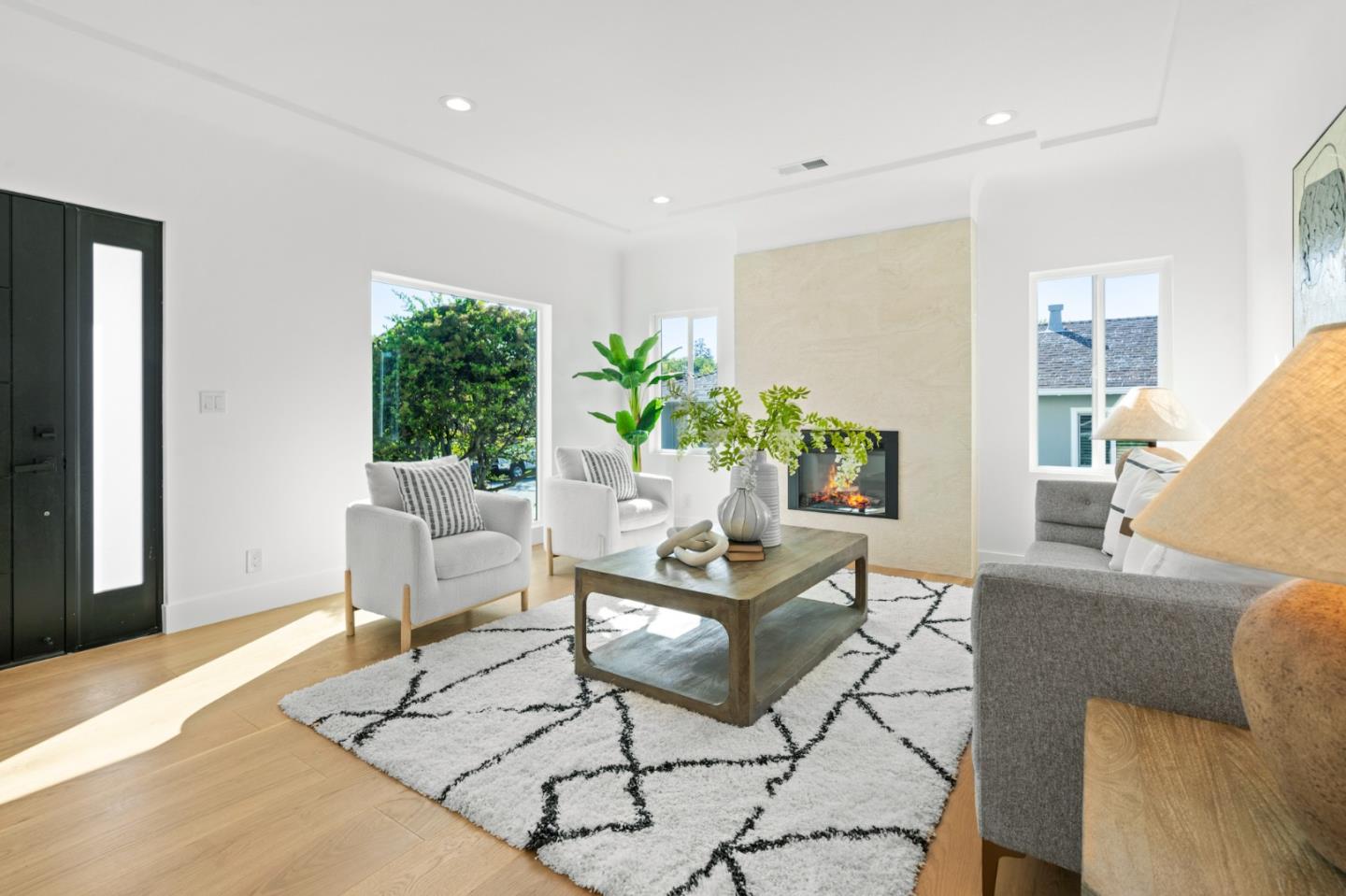 880 Laguna AVE
