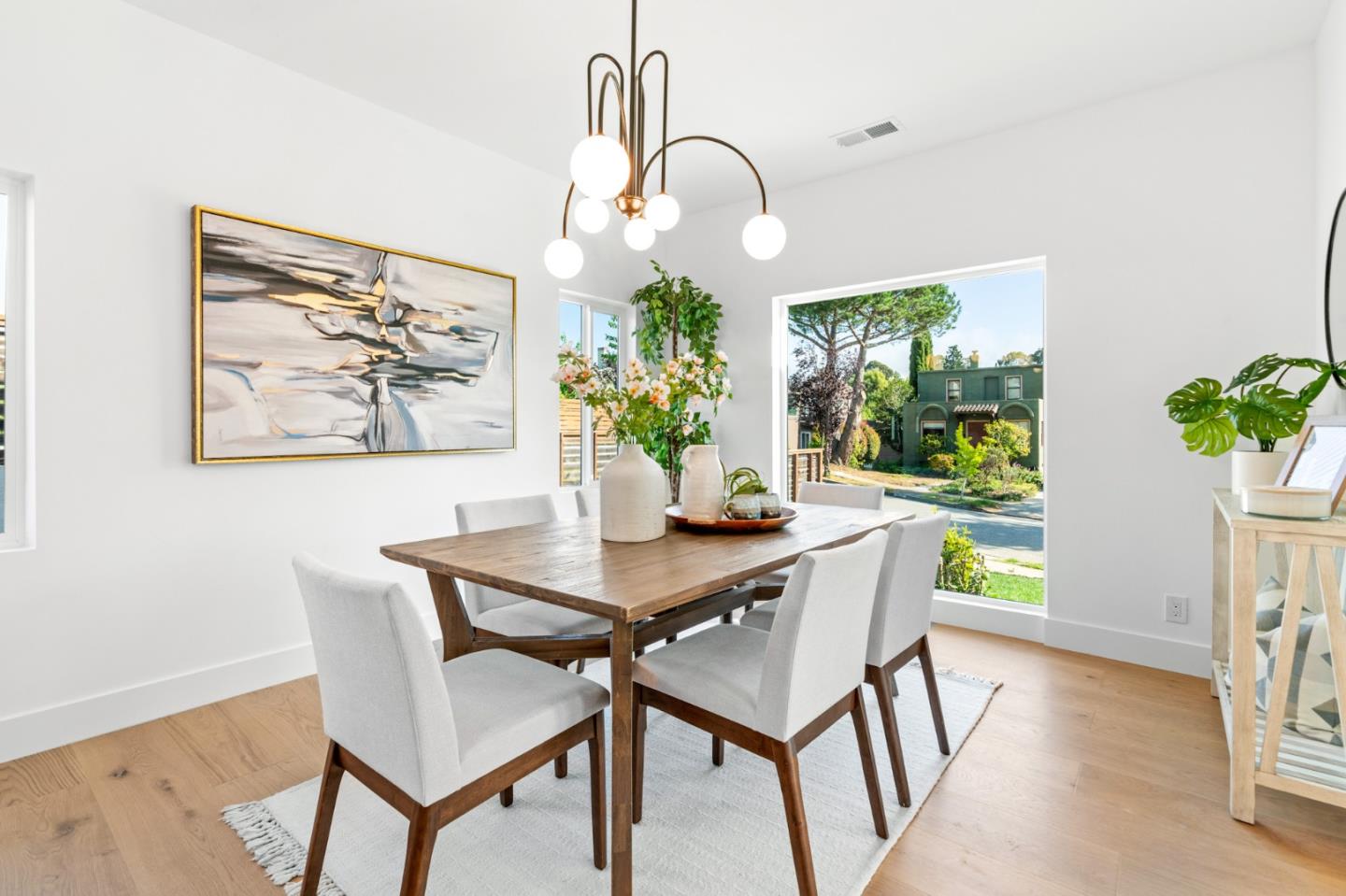 880 Laguna AVE