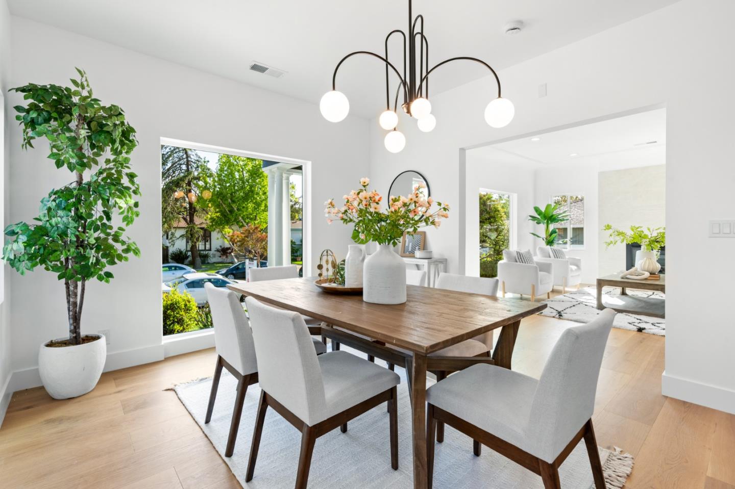 880 Laguna AVE