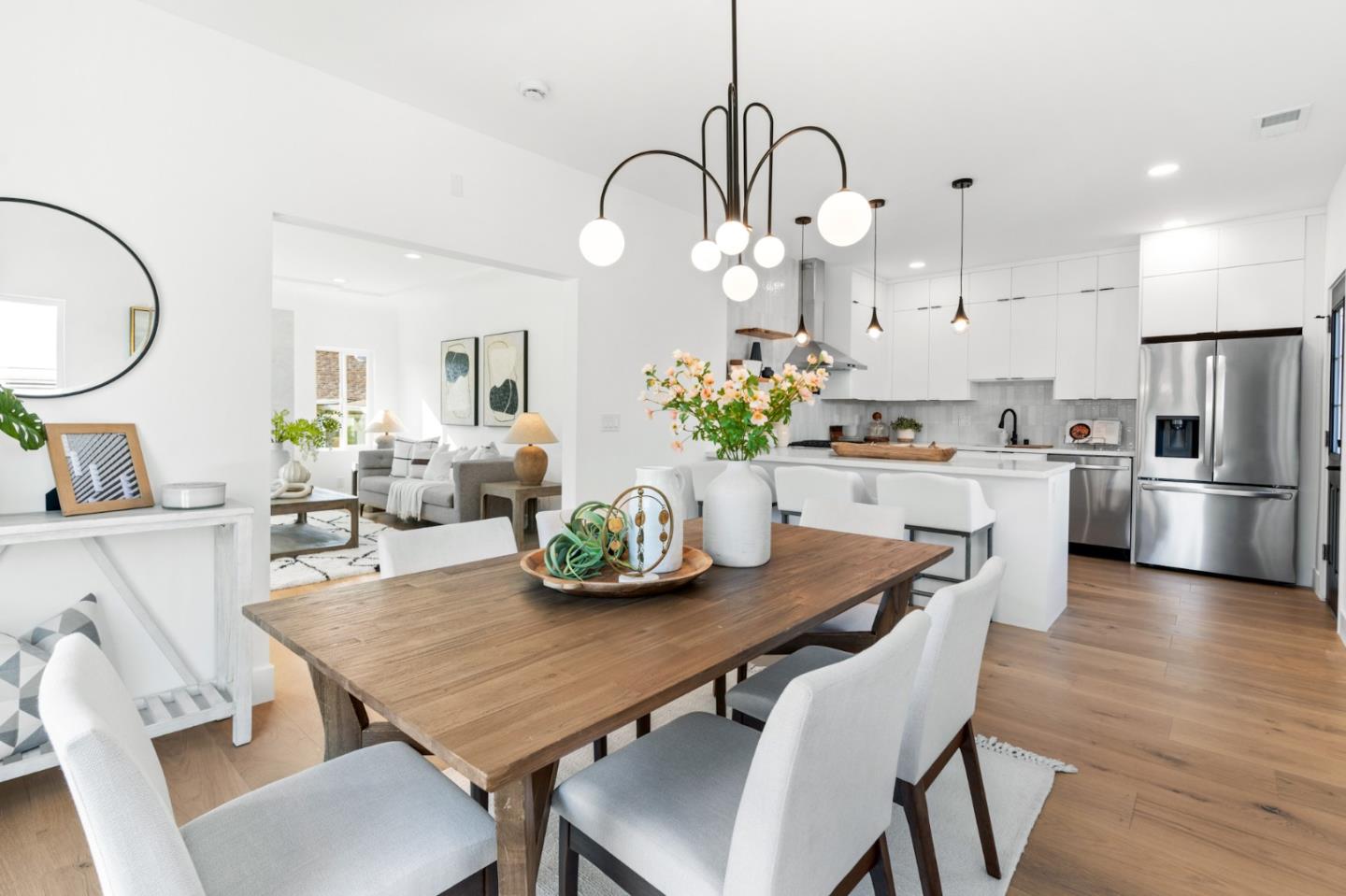 880 Laguna AVE