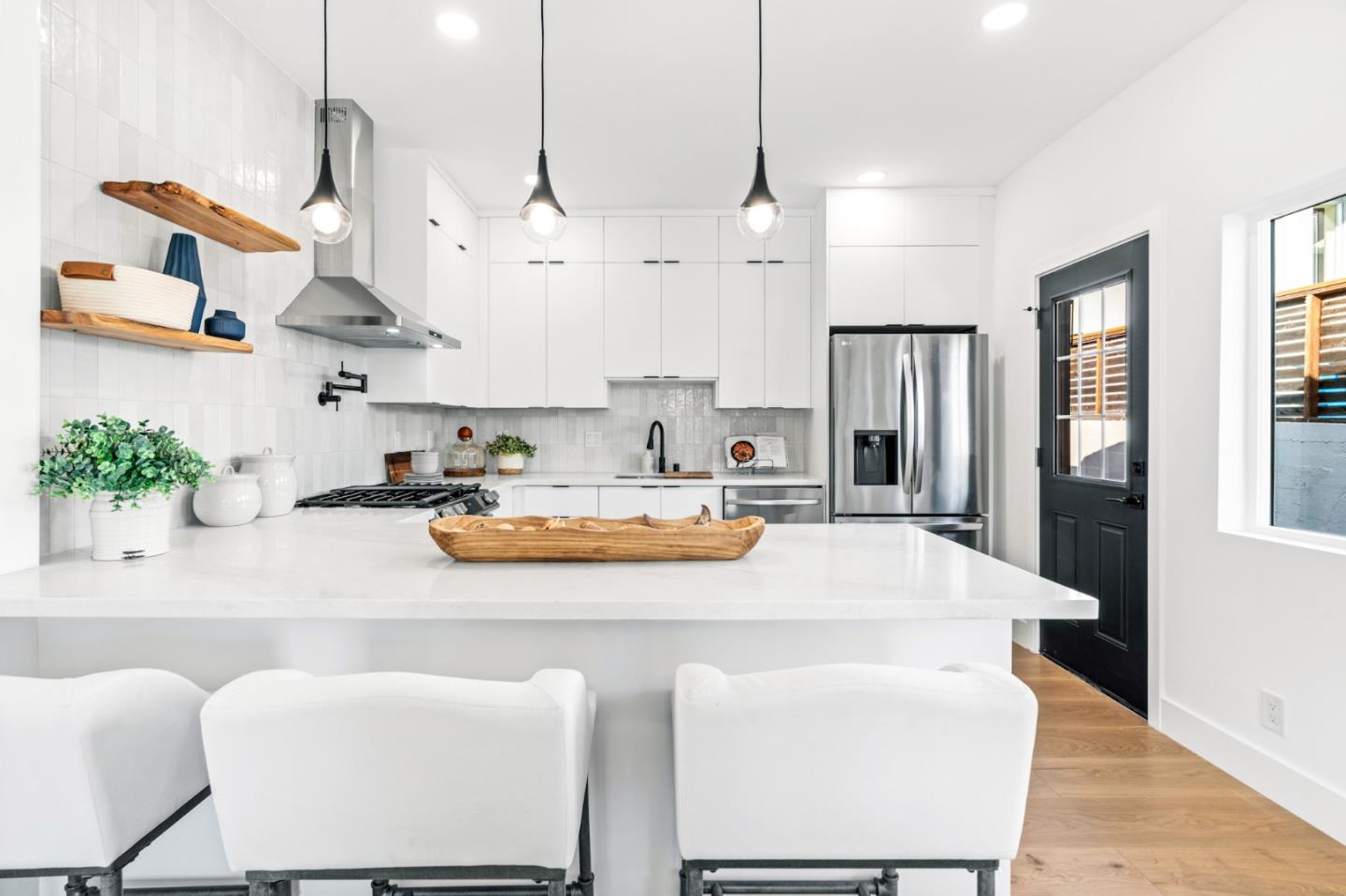 880 Laguna AVE