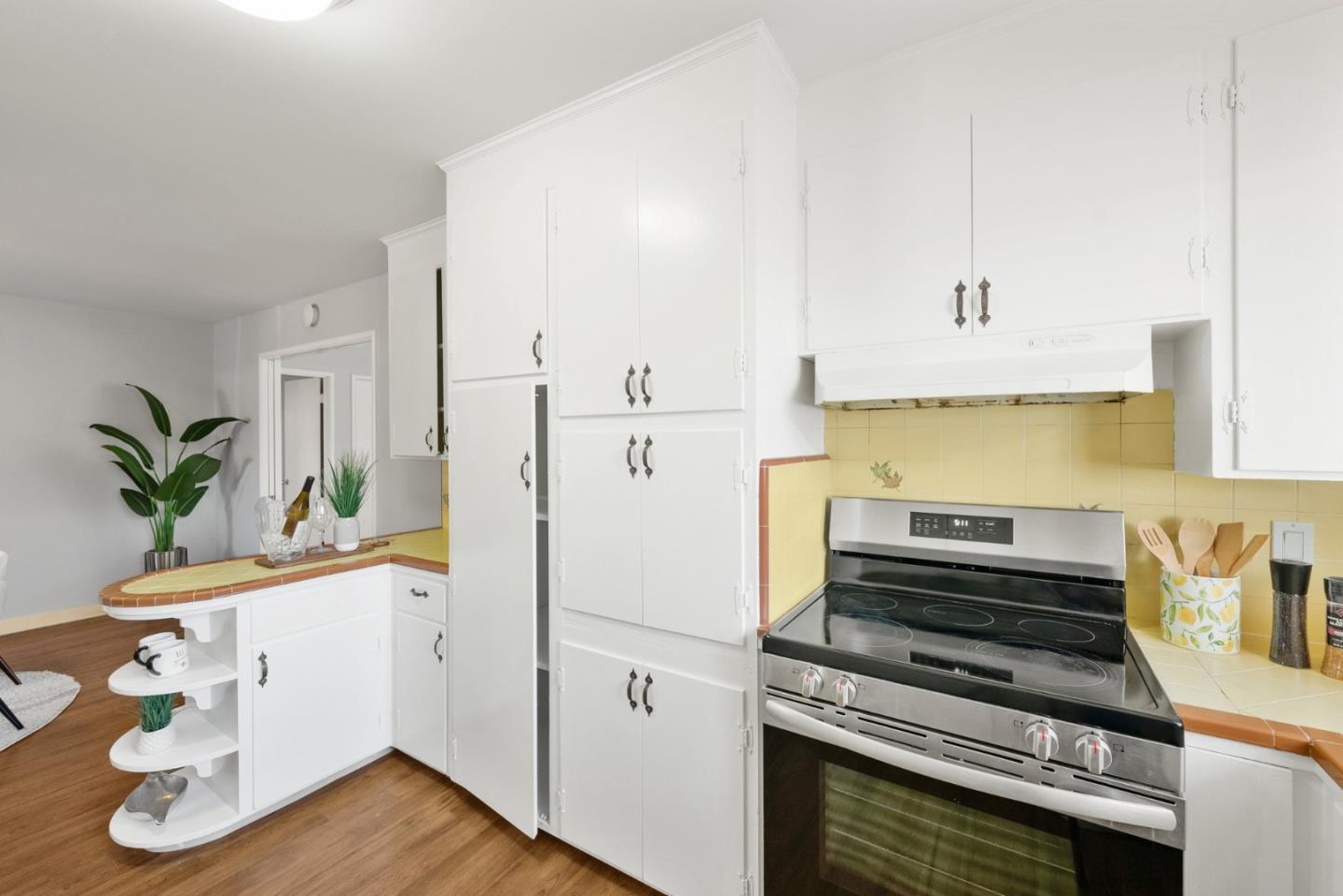 2106 Randolph DR