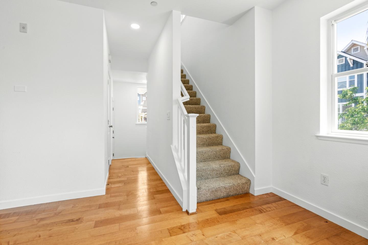 1909 Cambridge DR