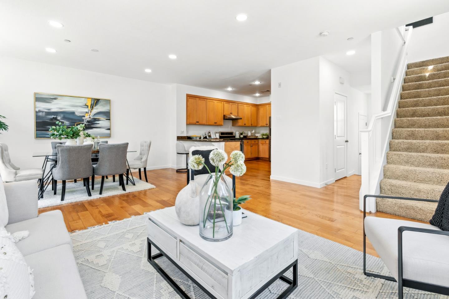 1909 Cambridge DR