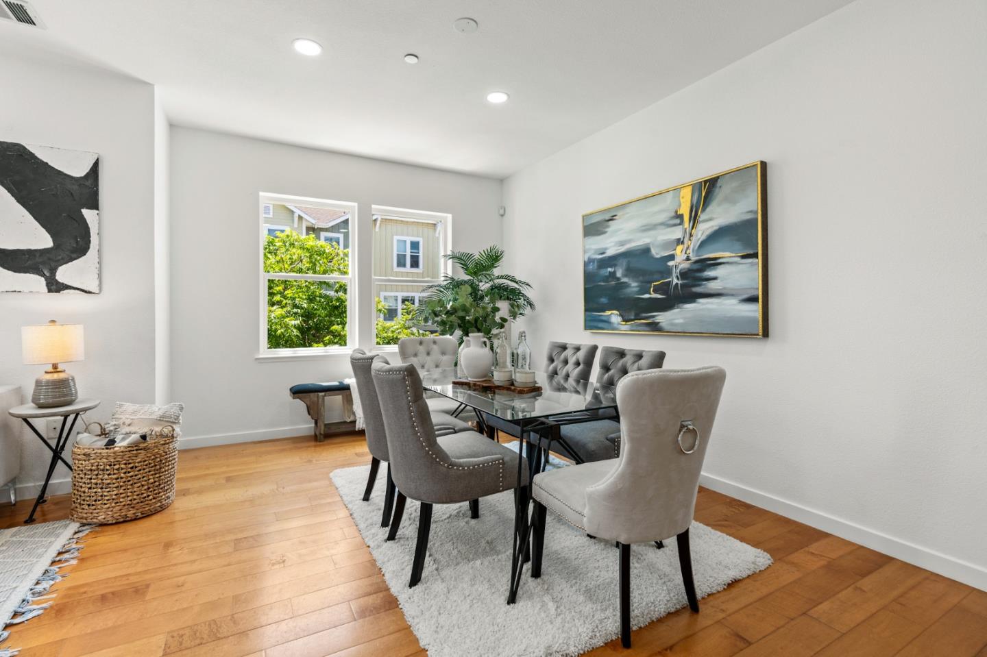 1909 Cambridge DR