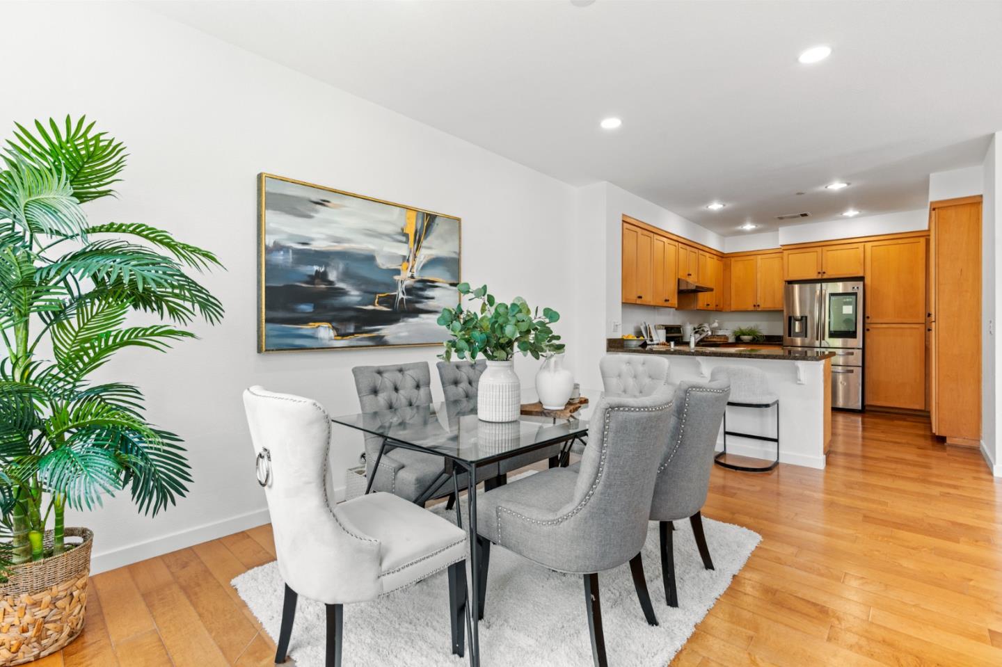1909 Cambridge DR