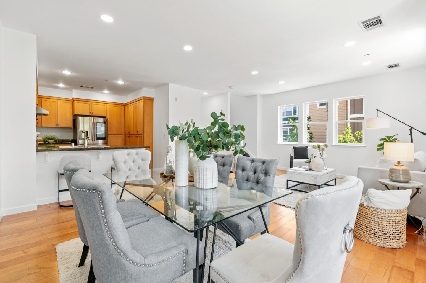 1909 Cambridge DR