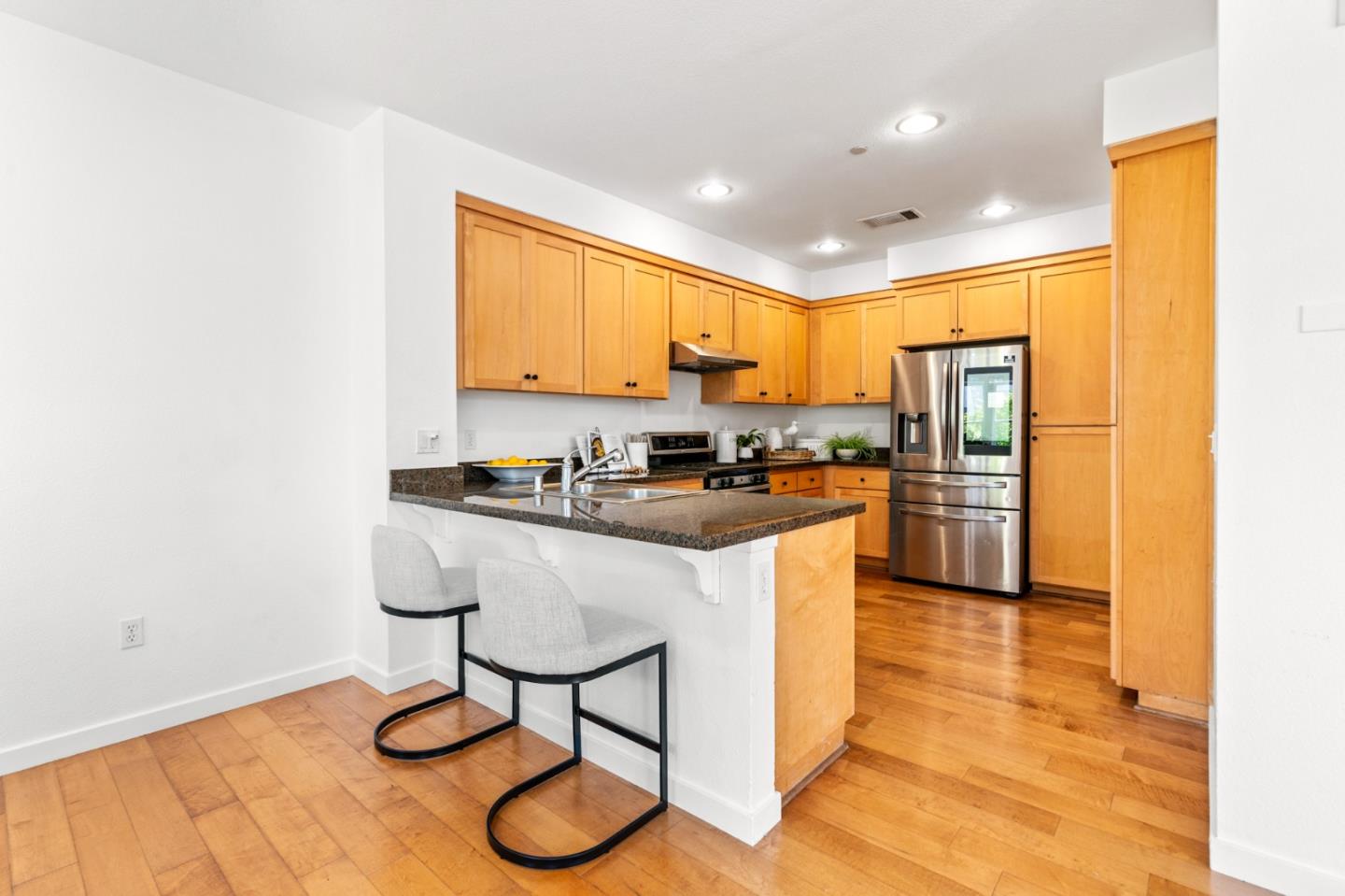 1909 Cambridge DR
