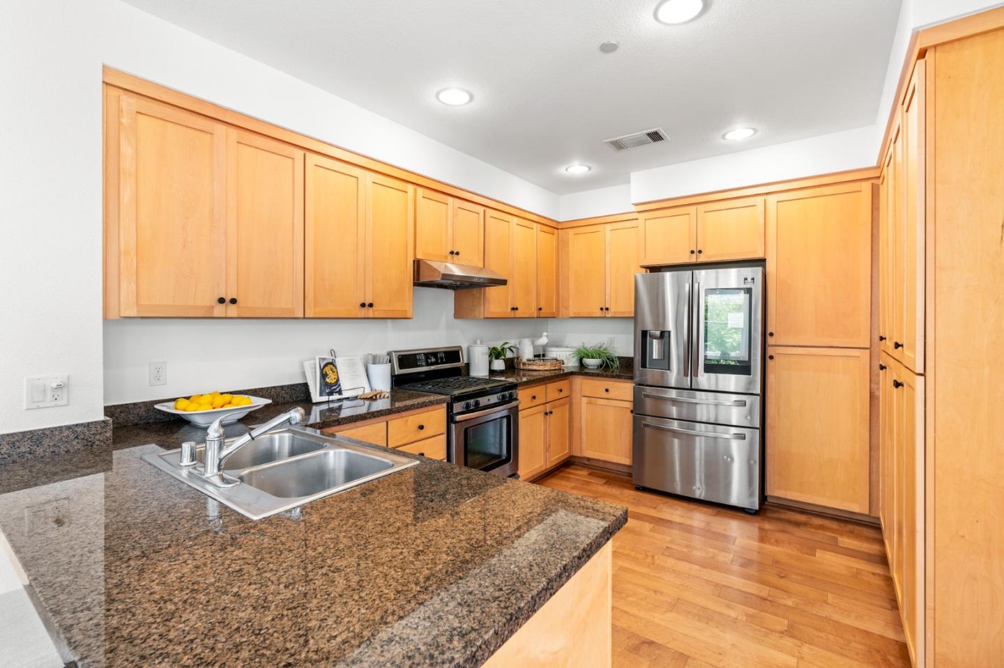 1909 Cambridge DR
