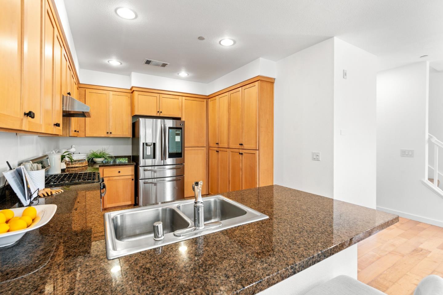 1909 Cambridge DR