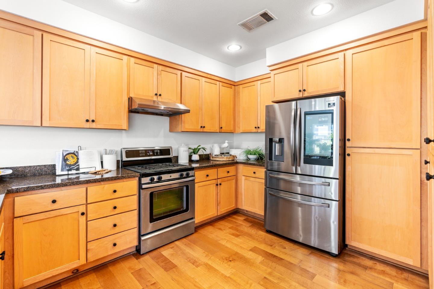 1909 Cambridge DR
