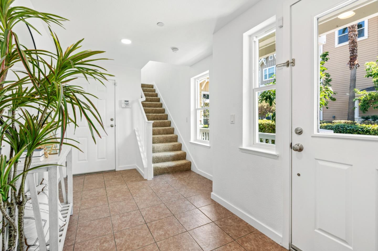 1909 Cambridge DR
