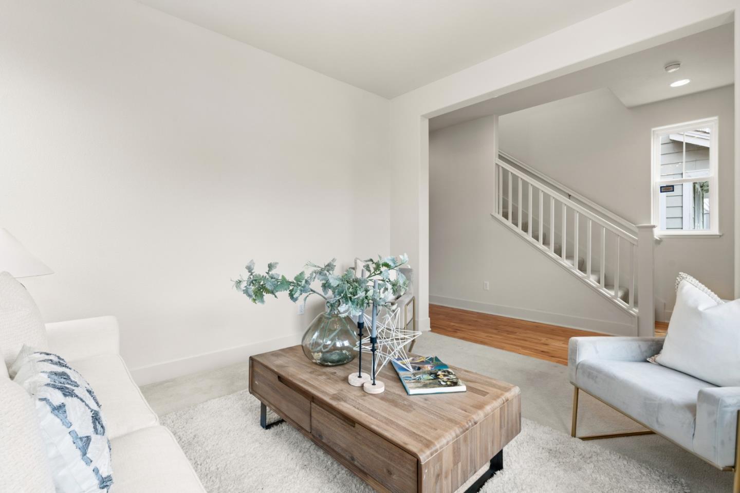 221 Bayberry CIR