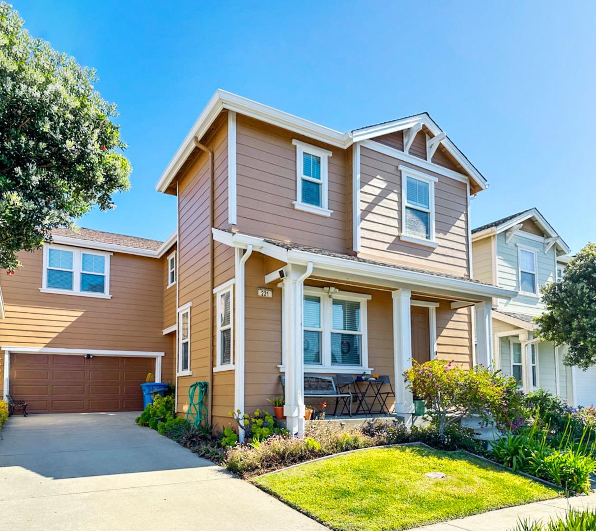 221 Bayberry CIR