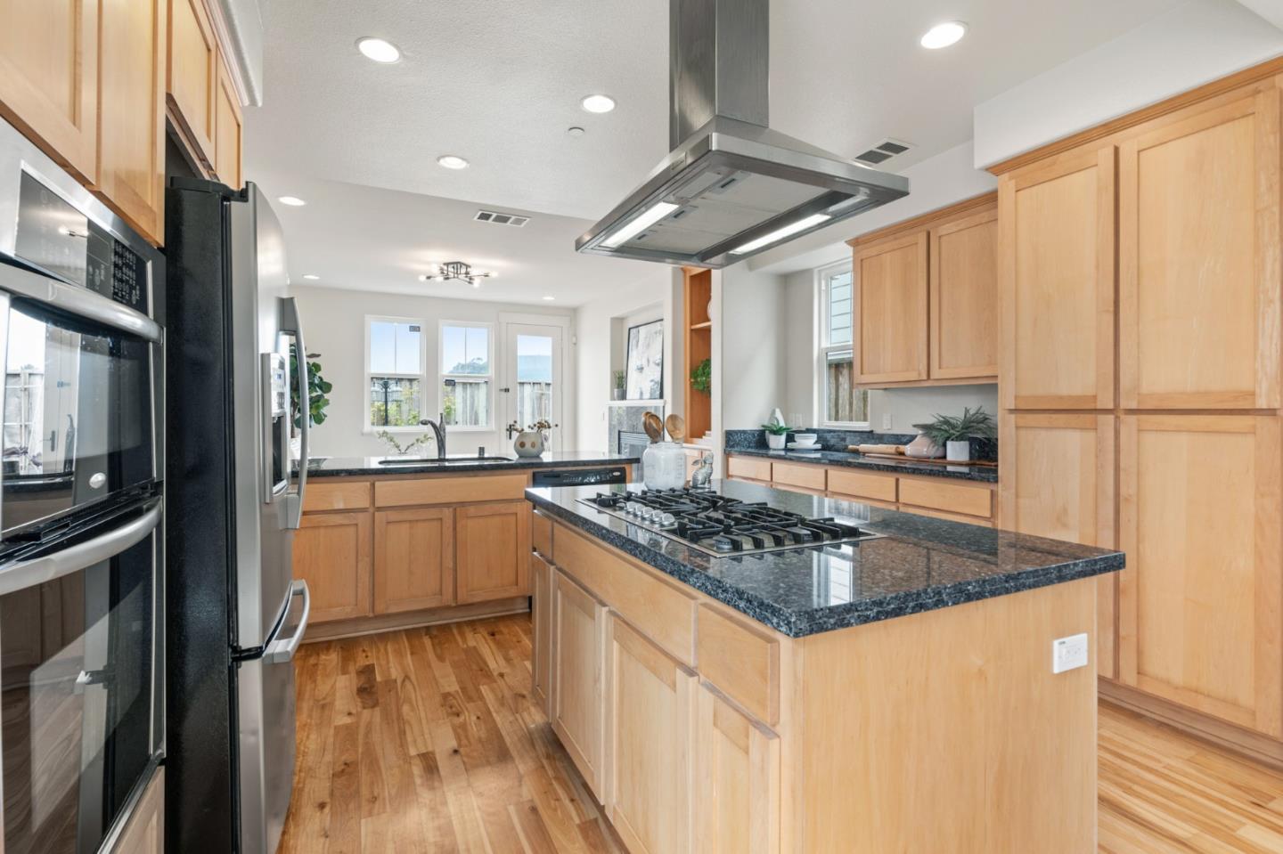 221 Bayberry CIR