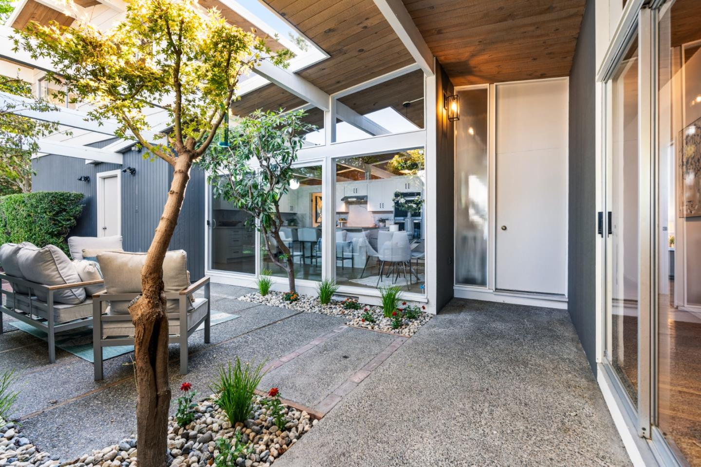 16 Claremont CT