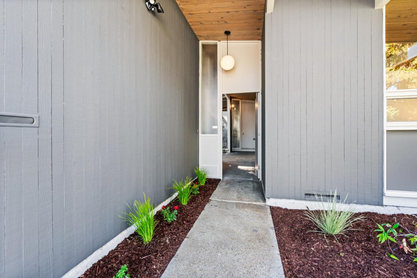 16 Claremont CT