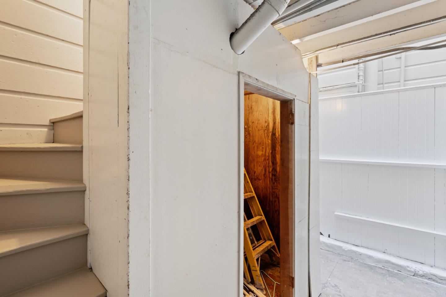 1129-1131 Broderick St