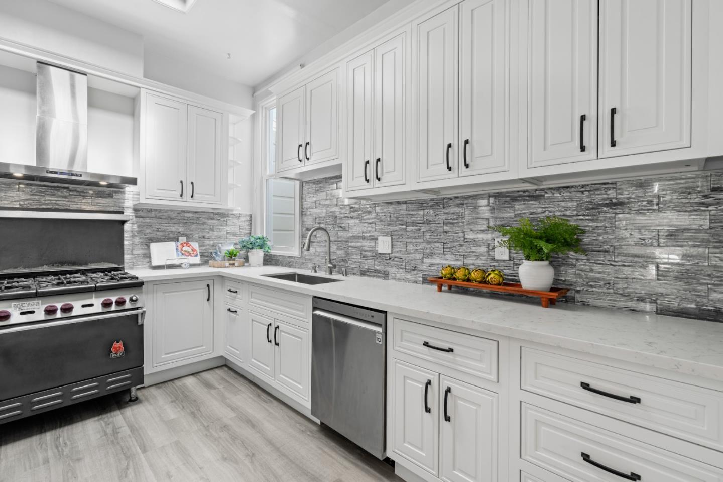 1129-1131 Broderick St