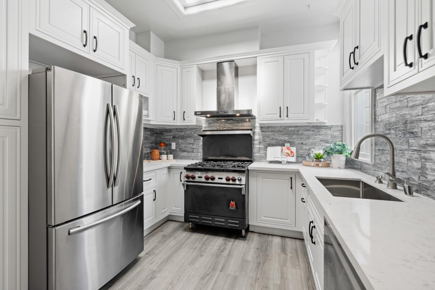 1129-1131 Broderick St