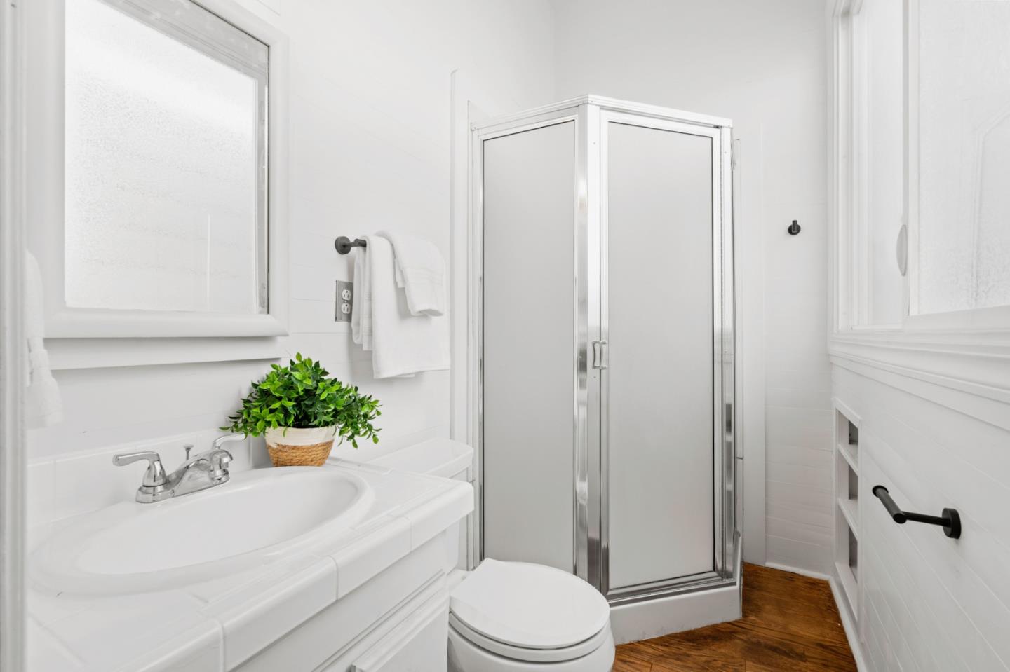 1129-1131 Broderick St