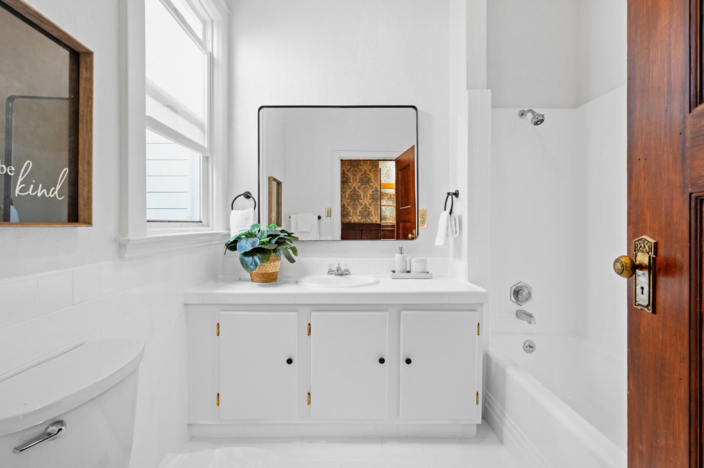 1129-1131 Broderick St